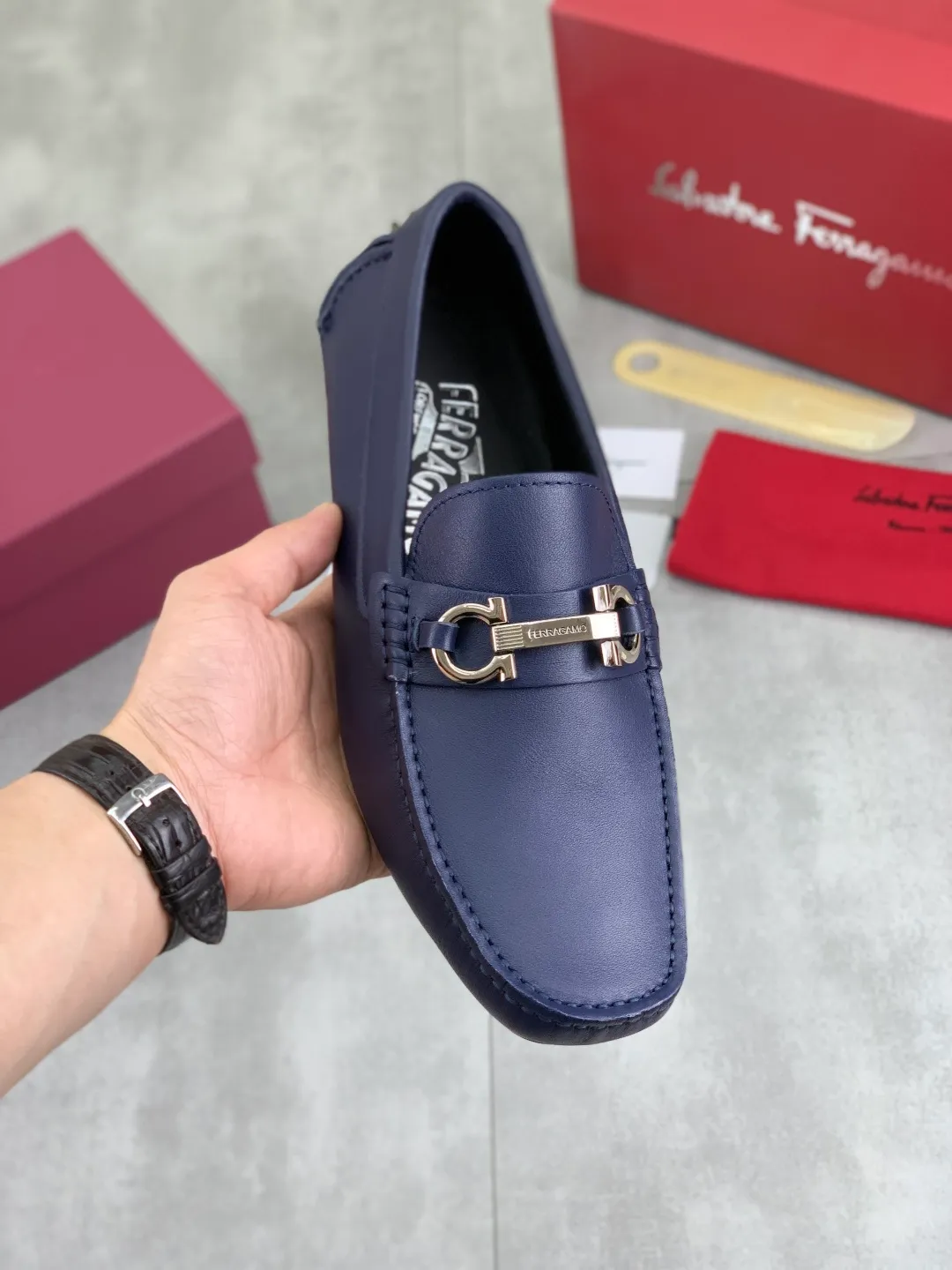 Men's shoes 💰P542 New model, high quality [Ferragamo/Ferragamo] Latest lazy slip-on shoes Original imported calfskin, imported cowhide lining + original luxury metal buckle + original combination outsole Comparison without pressure Code number: 38-45